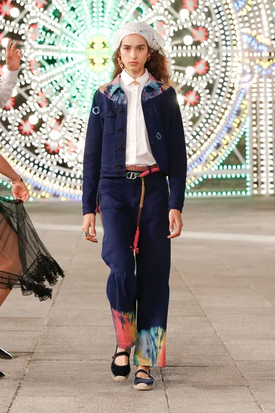 Look 49
